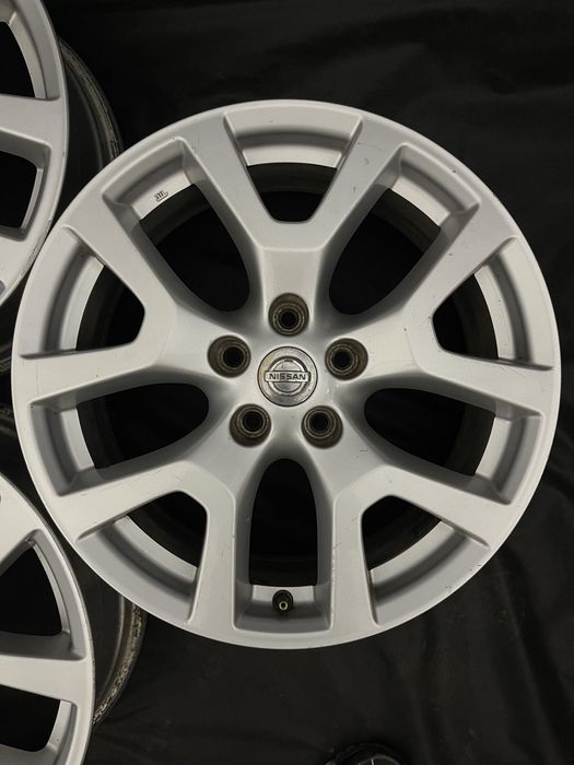 Диски R18 5x114.3 Et40 7J. Nissan Rogue X-trail Qashqai Juke Altima