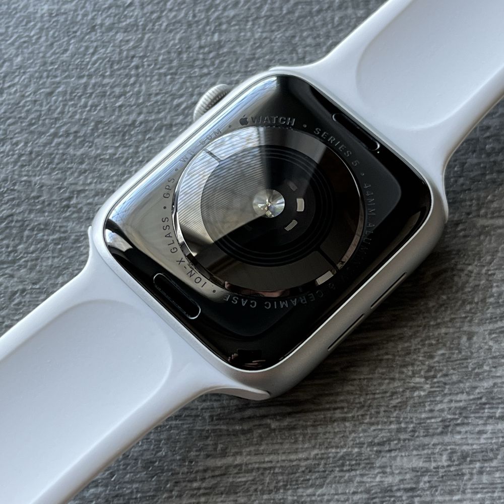 Apple Watch Series 5 44мм