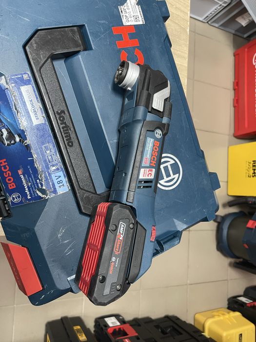 Bosch GOP 18V-28 L-Boxx / безщітковий реноватор Бош