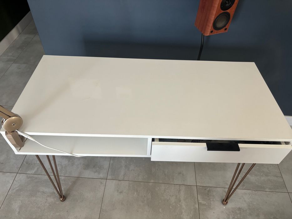 Biurko glamour białe złote nogi