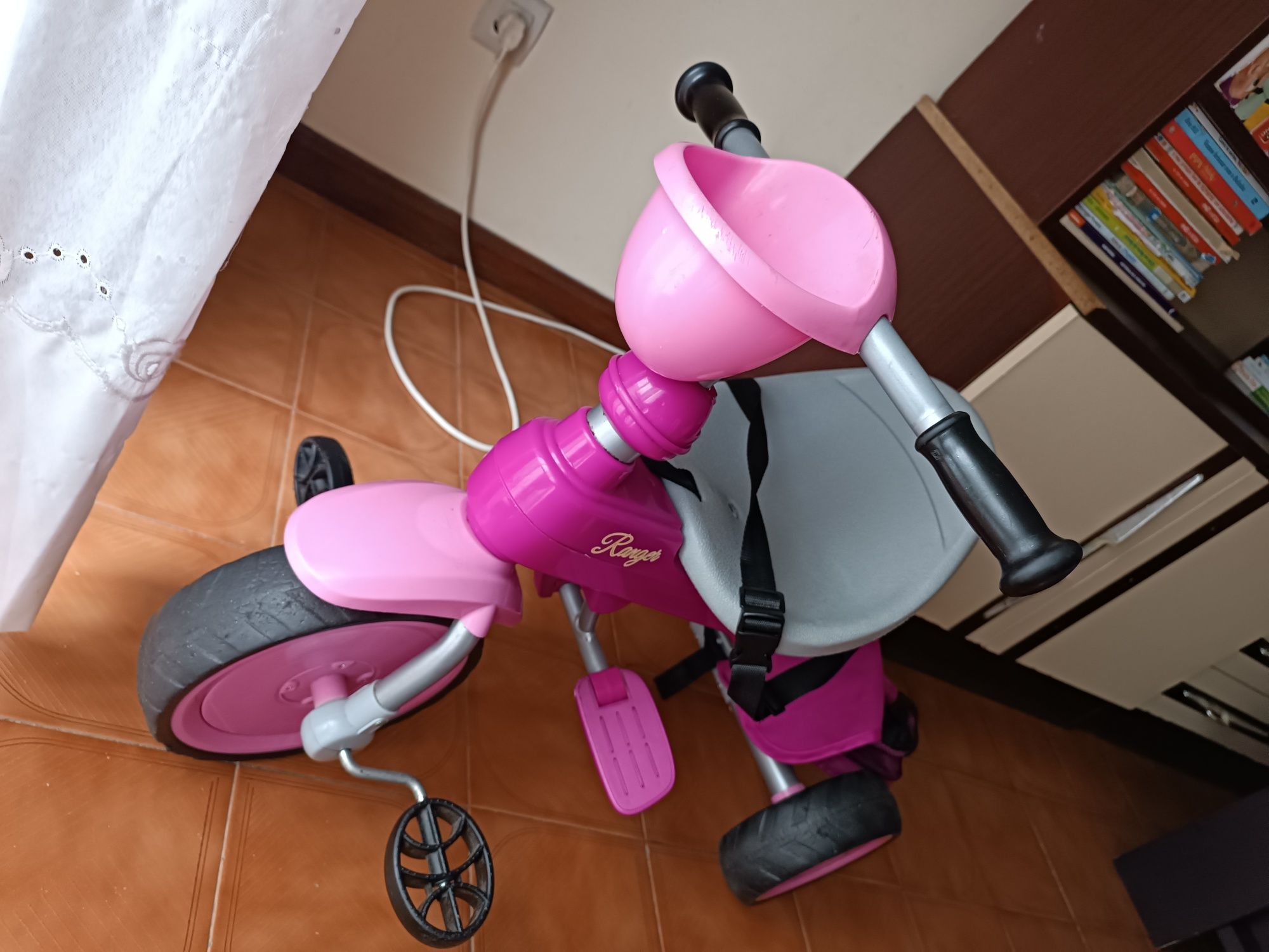 Vendo triciclo de menina