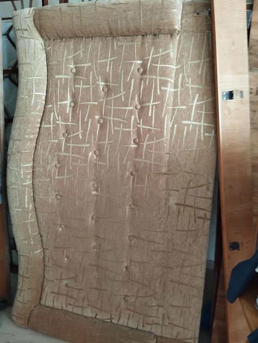 Ліжко двоспальне з матрасом у гарному стані ,