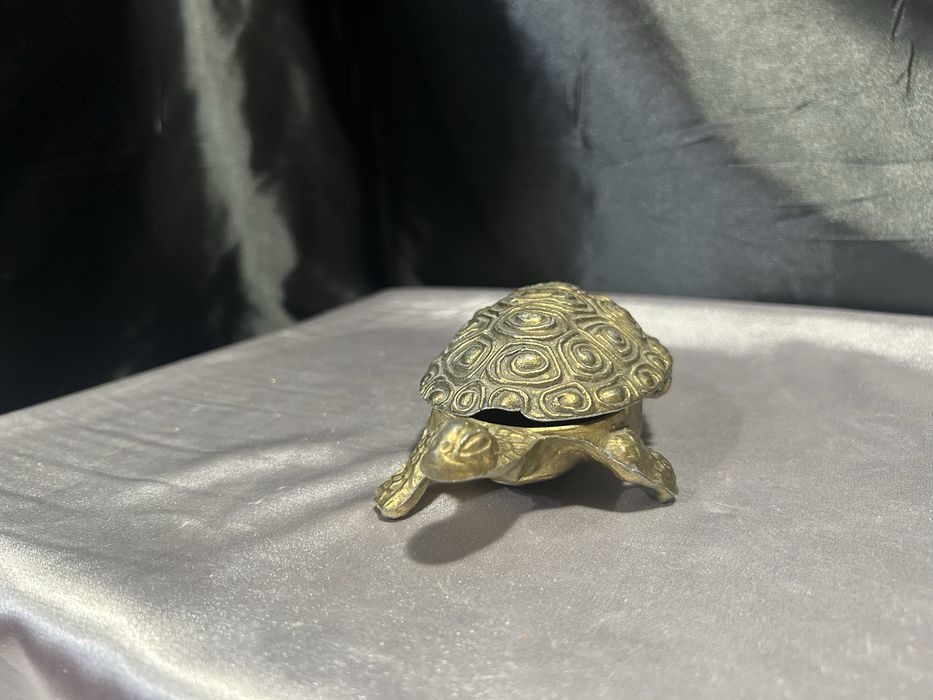 Figurka Żółwia z Mosiądzu Zamykana Szkatułka lub Popielniczka