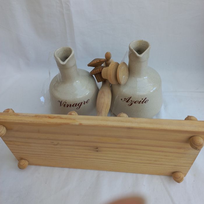 Galheteiro em loiça Grés e suporte madeira