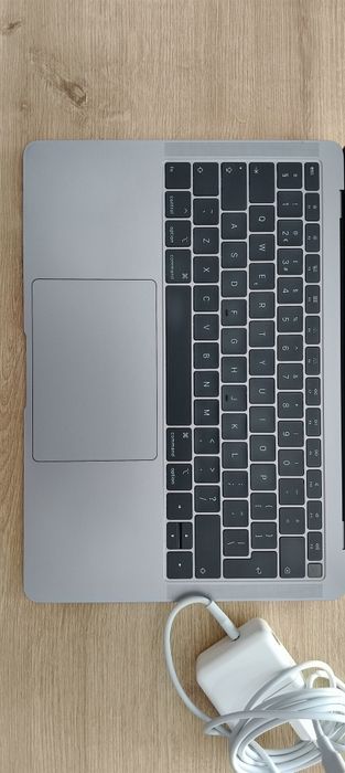 MacBook Air, i5, ram 8gb, ssd 256gb, rok 2019 zadbany