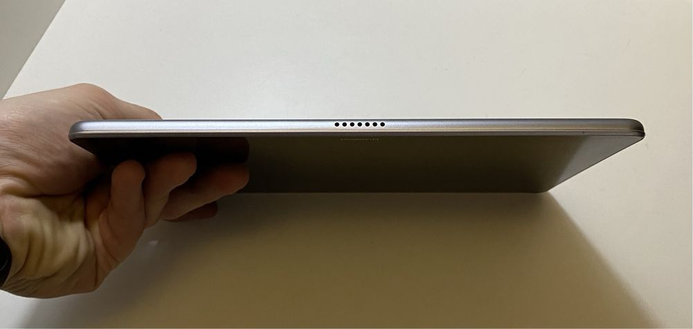 Планшет Huawei MediaPad T3 10/ 2/16GB можна вставити SIM