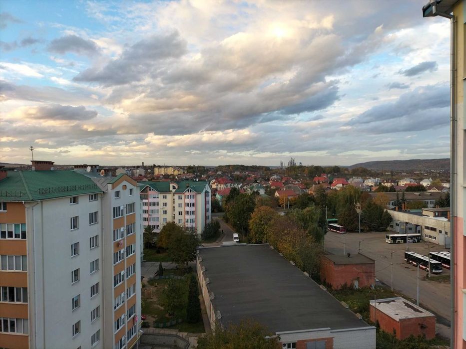 Простора 3к квартира з гарним видом в затишному районі