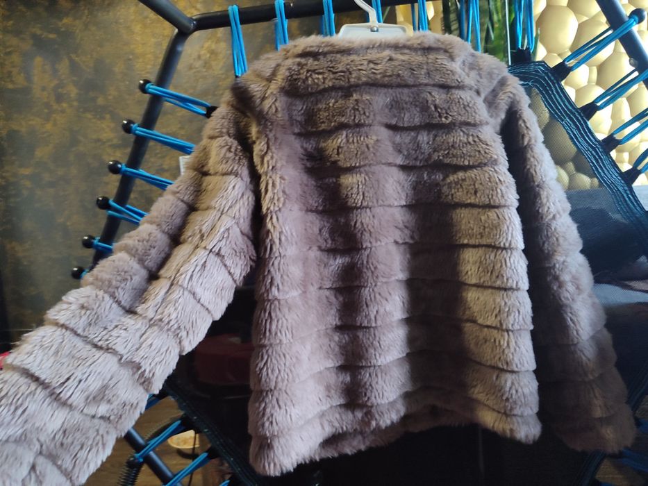 Штучна шубка на весну.