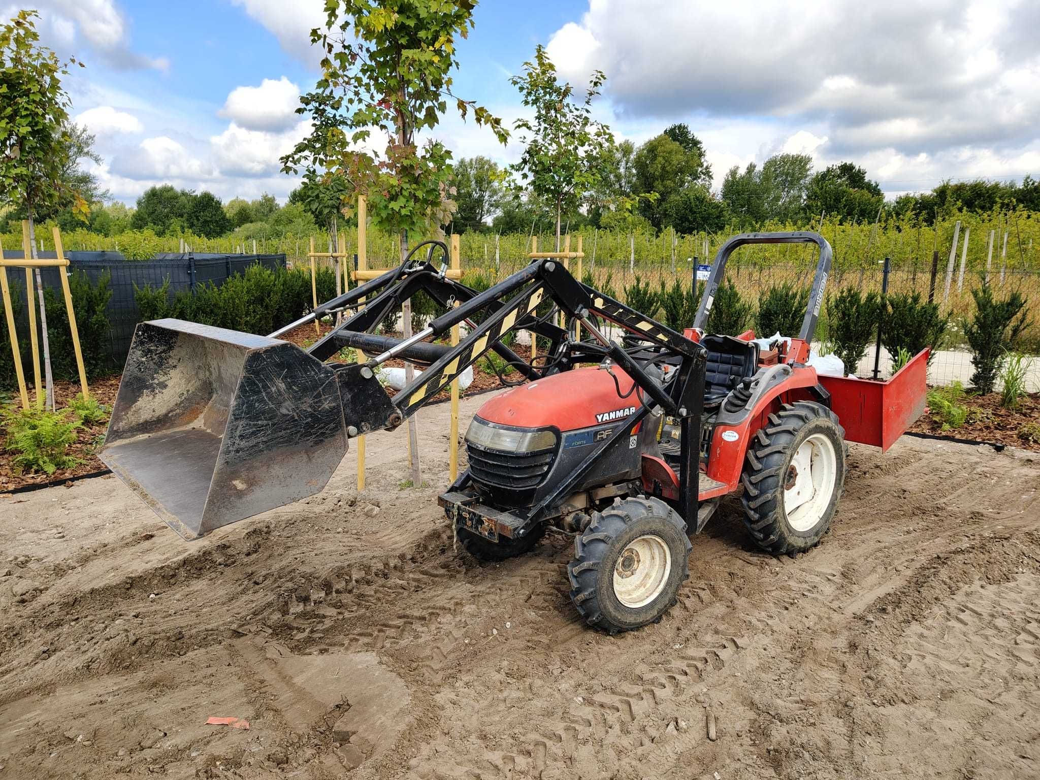 Traktor Yanmar AF17 z ładowaczem