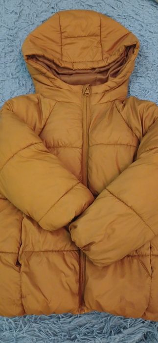 Куртка на осінь, легка та зручна. 104 розмір