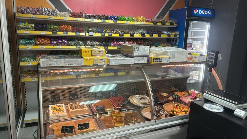 Кондитерская витрина ( полки )  4 м