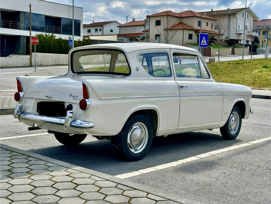 Ford Anglia De Luxe