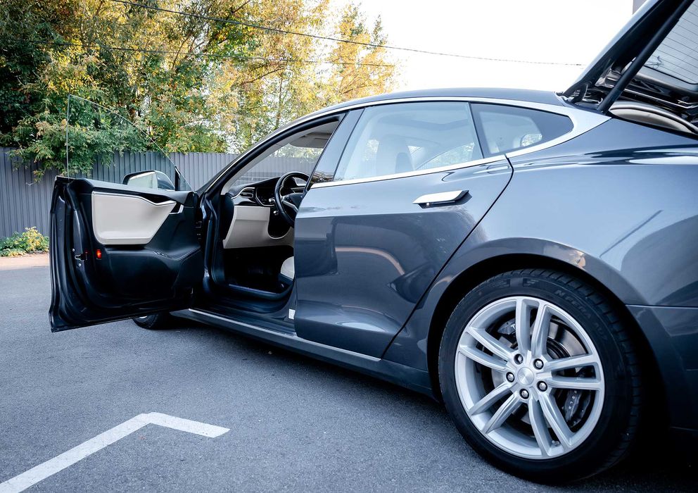 Продам Tesla Model S