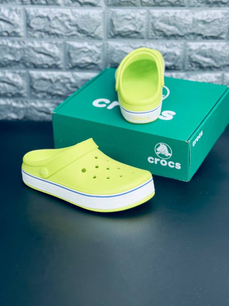 Женские яркие кроксы мягкие ужобные шлепанцы crocs салатовые