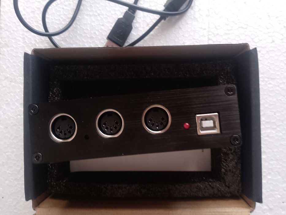 DOREMIDI Skrzynka Scalania MERGE-5 -   Interface MIDI 5-Pin, MERGE-5