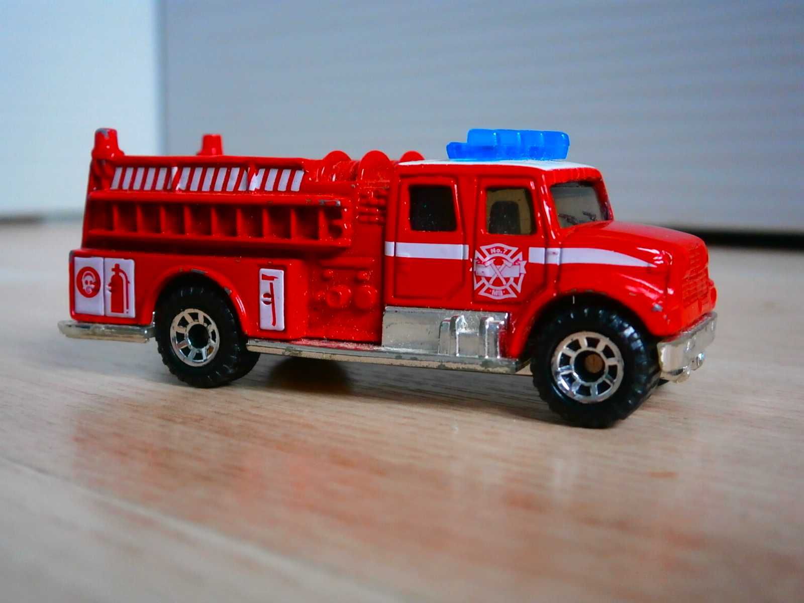 Matchbox  international pumper 1998