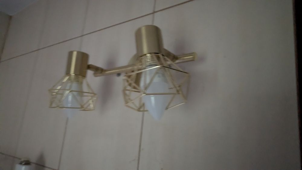 Złota lampa kinkiet na dwie żarówki