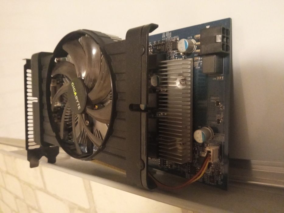 Видеокарта GTS 450 Gigabyte 1GB