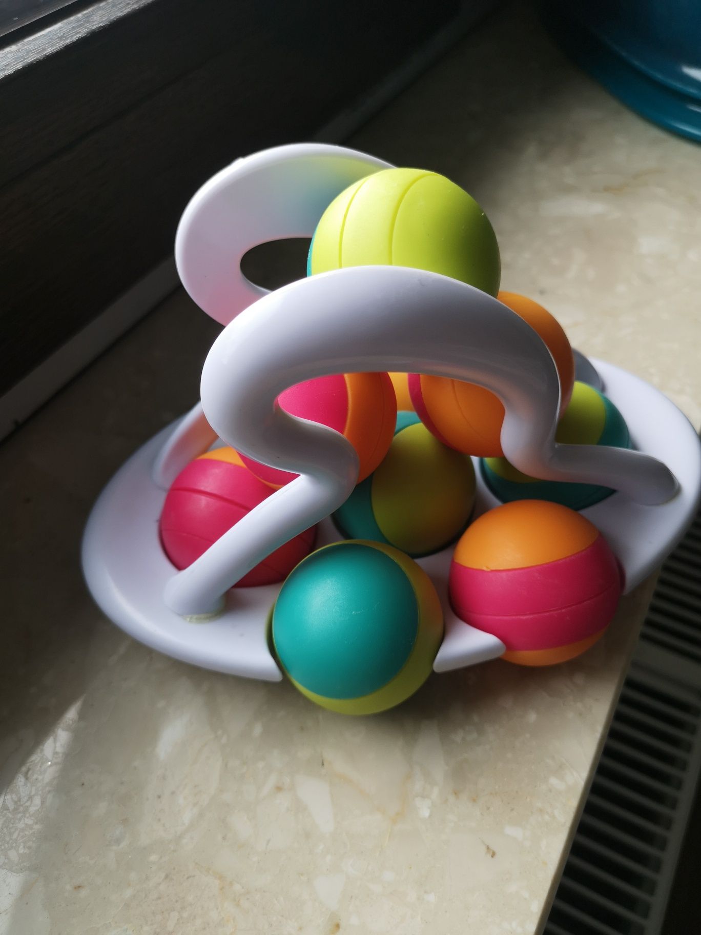 Rollingo fat brain toys pojazd z kulkami