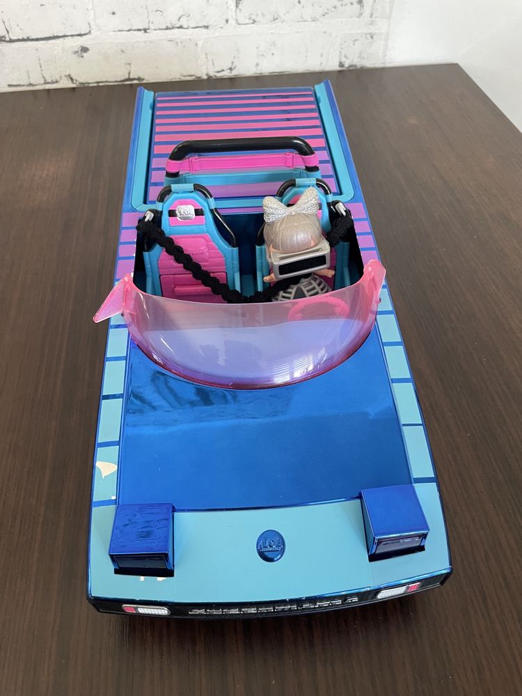 Auto LOL suprise OMG Dance z laleczka