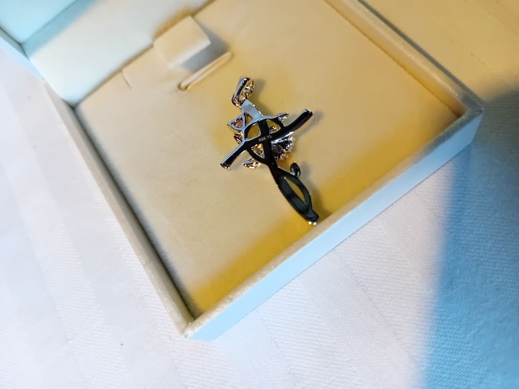 Krzyżyk z łańcuszkiem srebrny 925 próba pozłacany komunijny