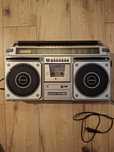 Radiomagnetofon Sharp z lat 80tych