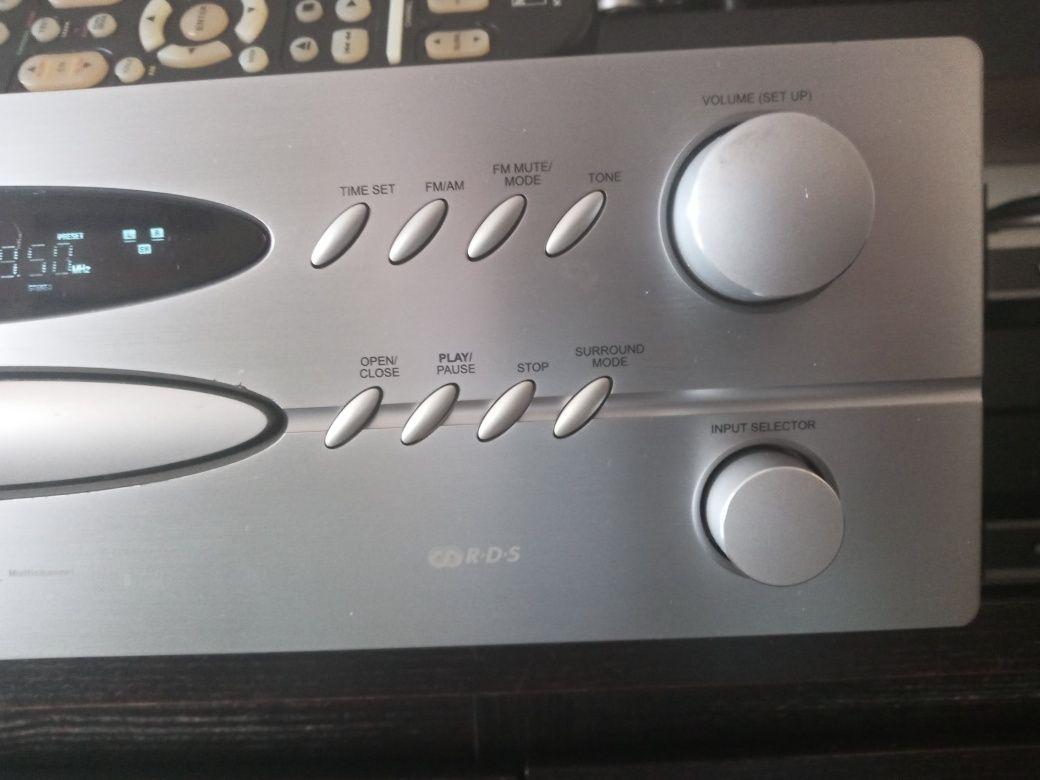 Amplificador/receiver NAD L70