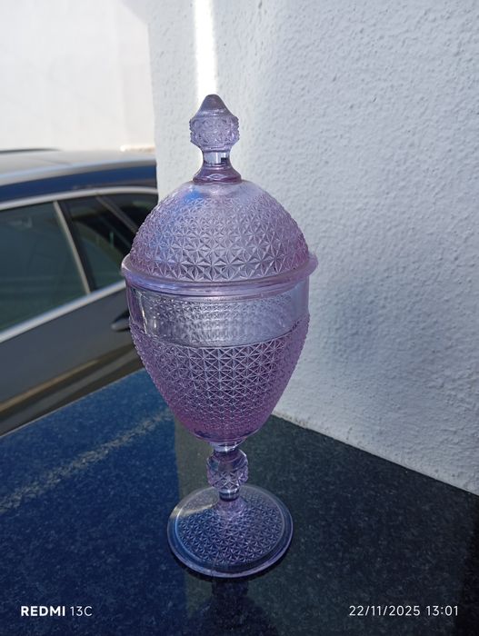 Bomboneira ou biscoiteira vidro lilás