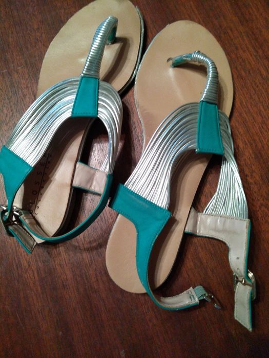 Женские босоножки в хорошем состоянии