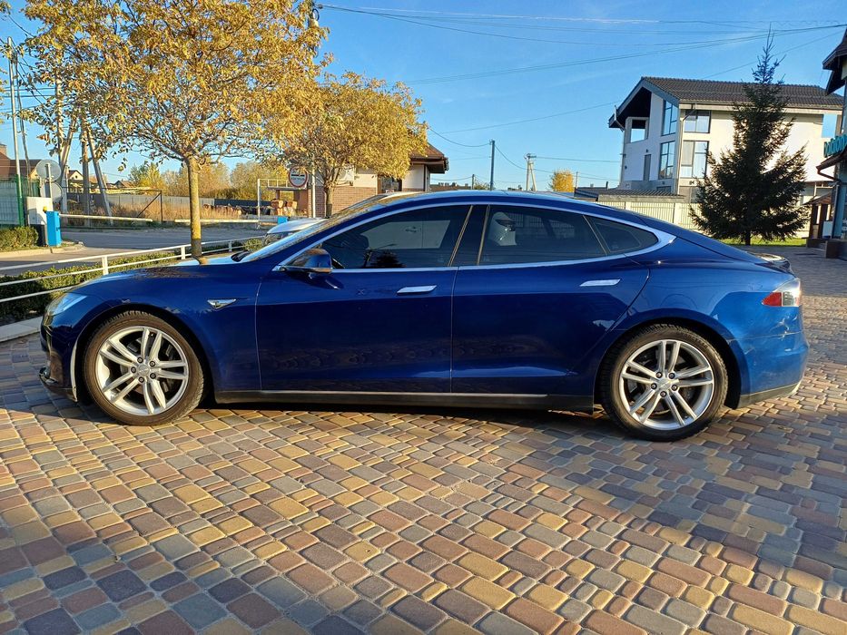 Tesla Model S 85D - 2015