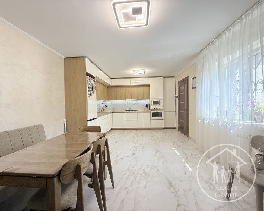 Продам будинок в ближньому центрі!Високий замок!Знесіння!