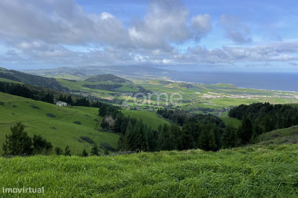 Terreno misto com área total de 712.500m2, na Ribeira Grande