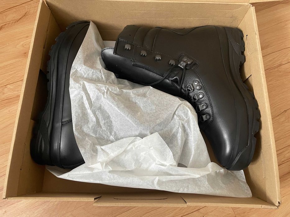 Buty Wojas z membraną izolacyjną rozmiar 42 długość wkładki 27 cm.