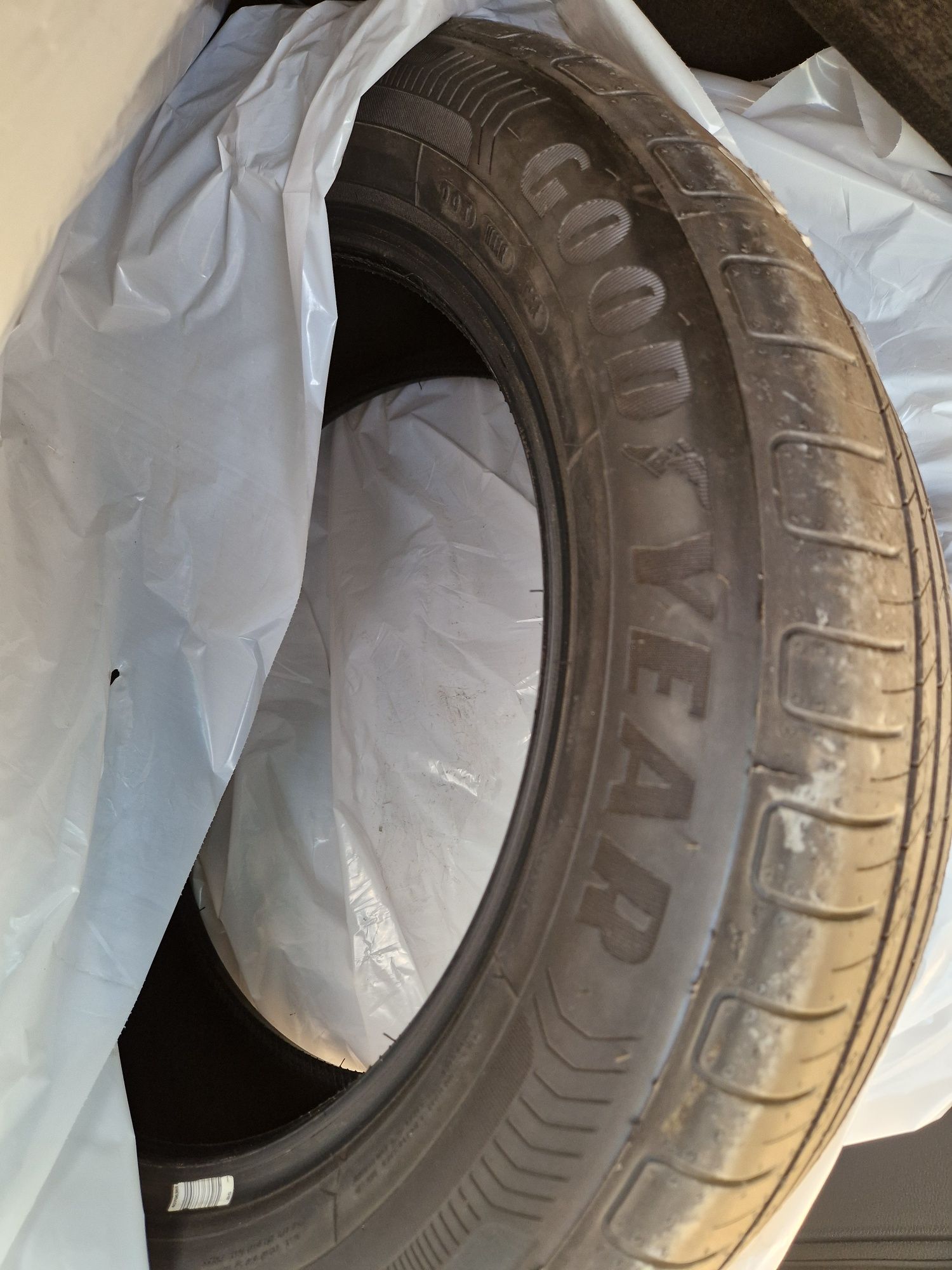 Opony GOODYEAR EfficientGrip 215/55 R17