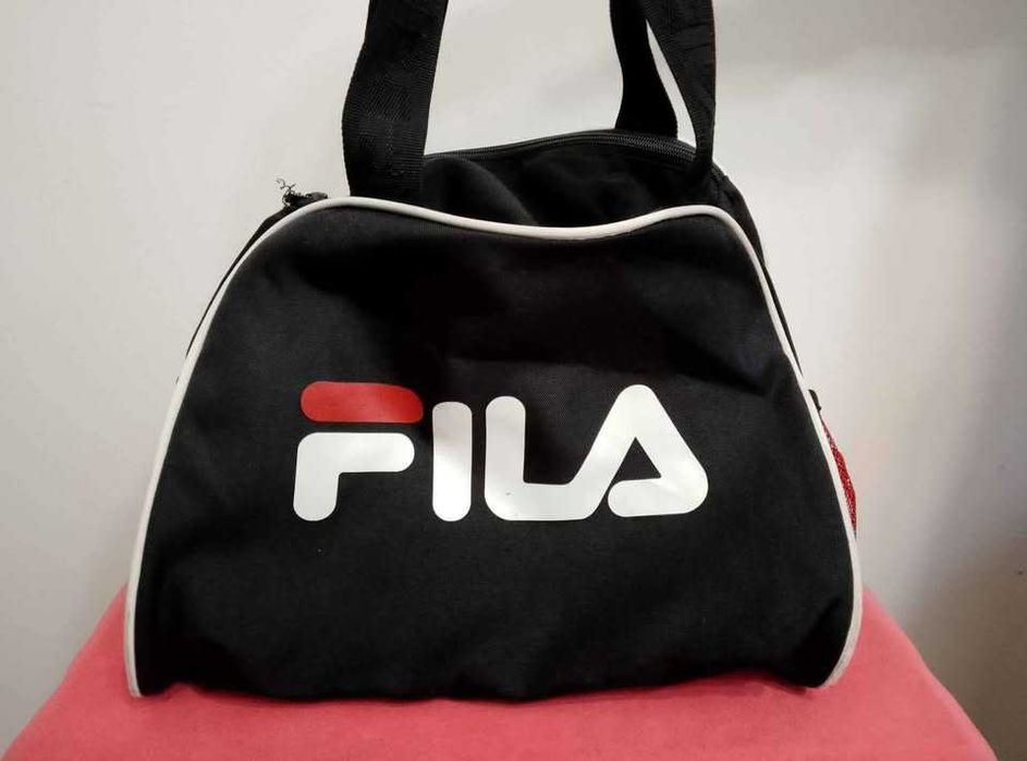 Mala Fila com um bocadinho defeito.