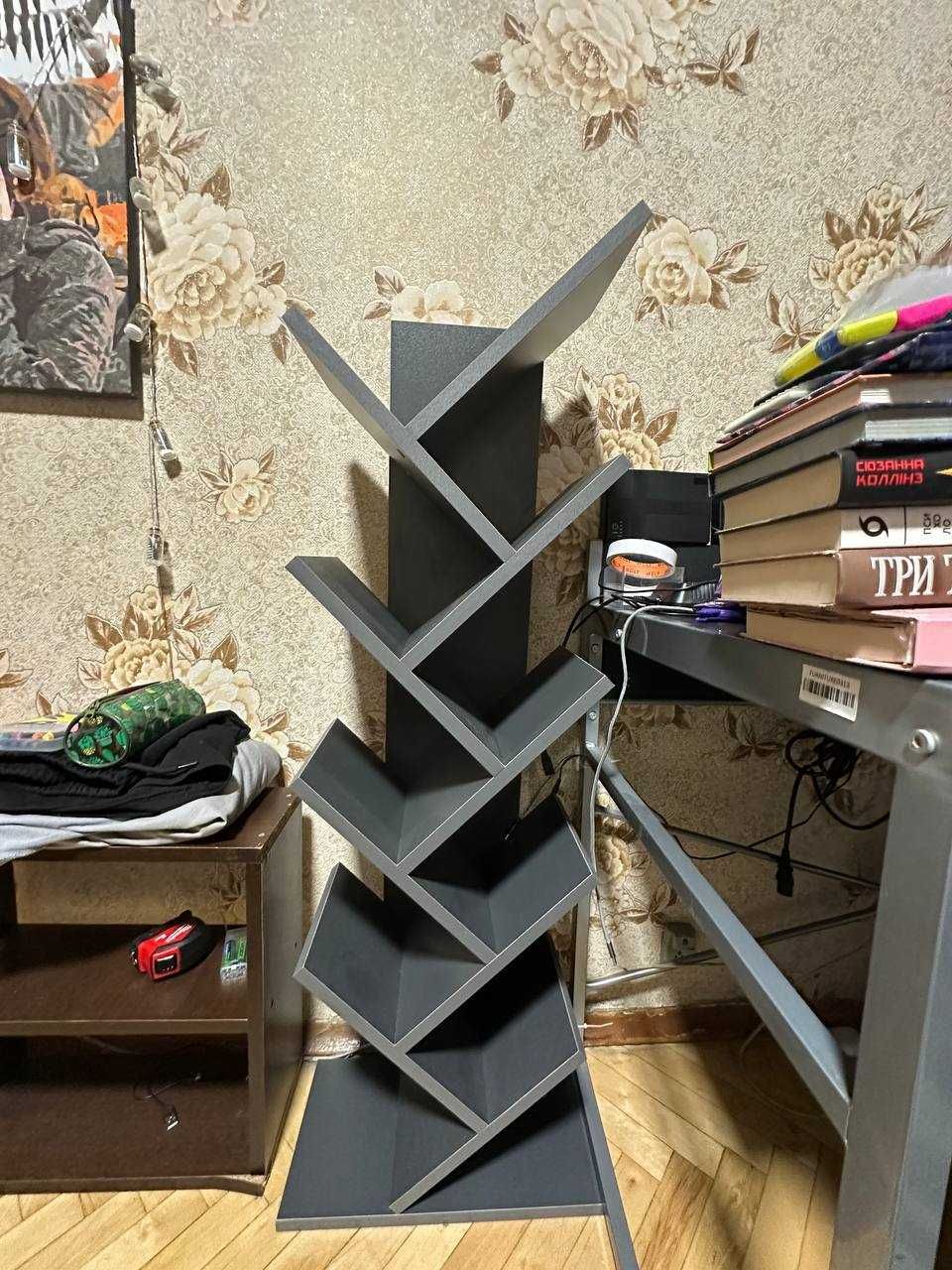Книжкова поличка "Ялинка"