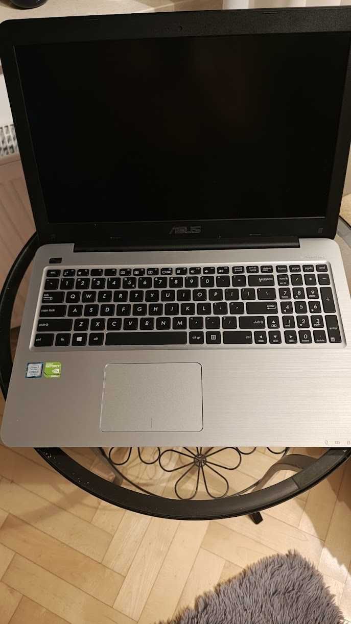 Laptop Asus R558U I5-7200U/12 gb Ram/240 gb ssd/ Win 10