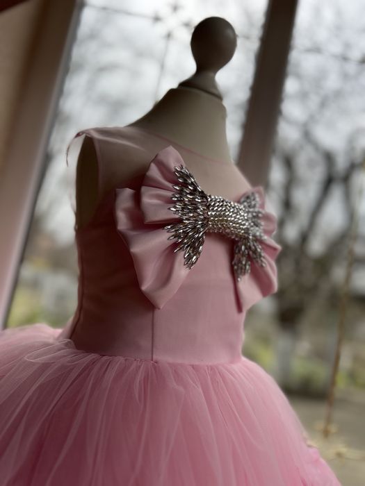 Рожеве святкове плаття для дівчинки 122-128, розовое платье на утренни