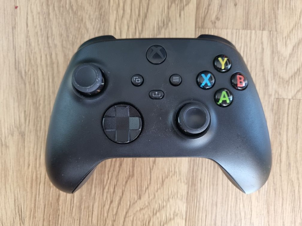 Xbox Series X 1Tb + pad + gry