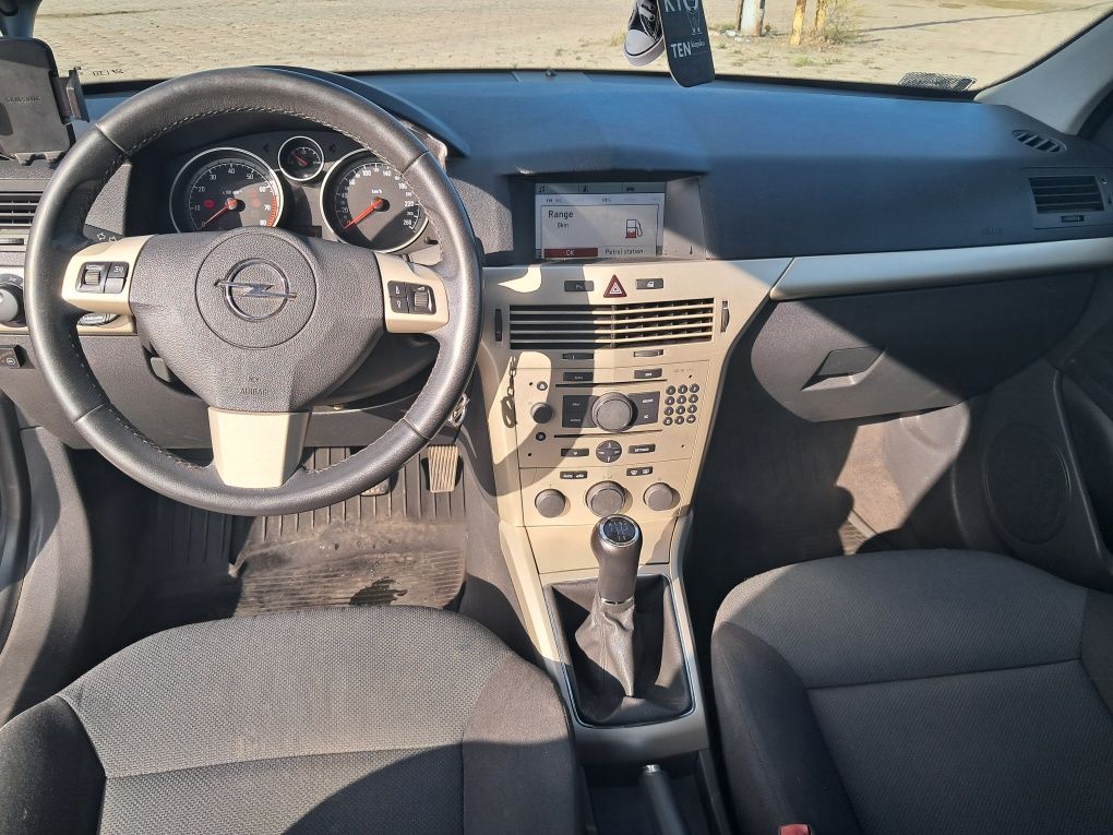 Opel Astra GTC 1.6 GAZ / Prywatna / Ważne do 27.07