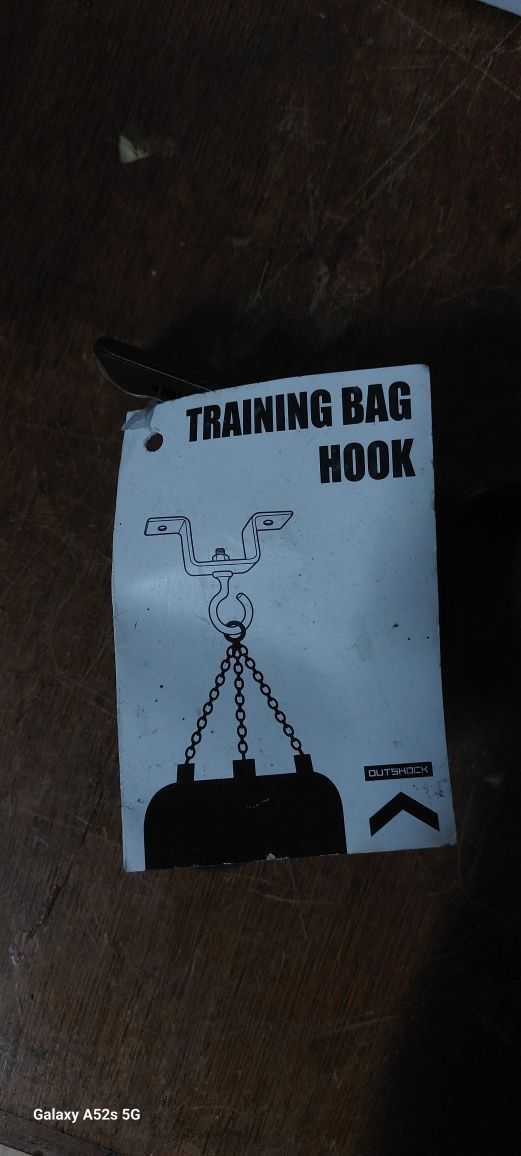 Fixação de teto para saco de boxe