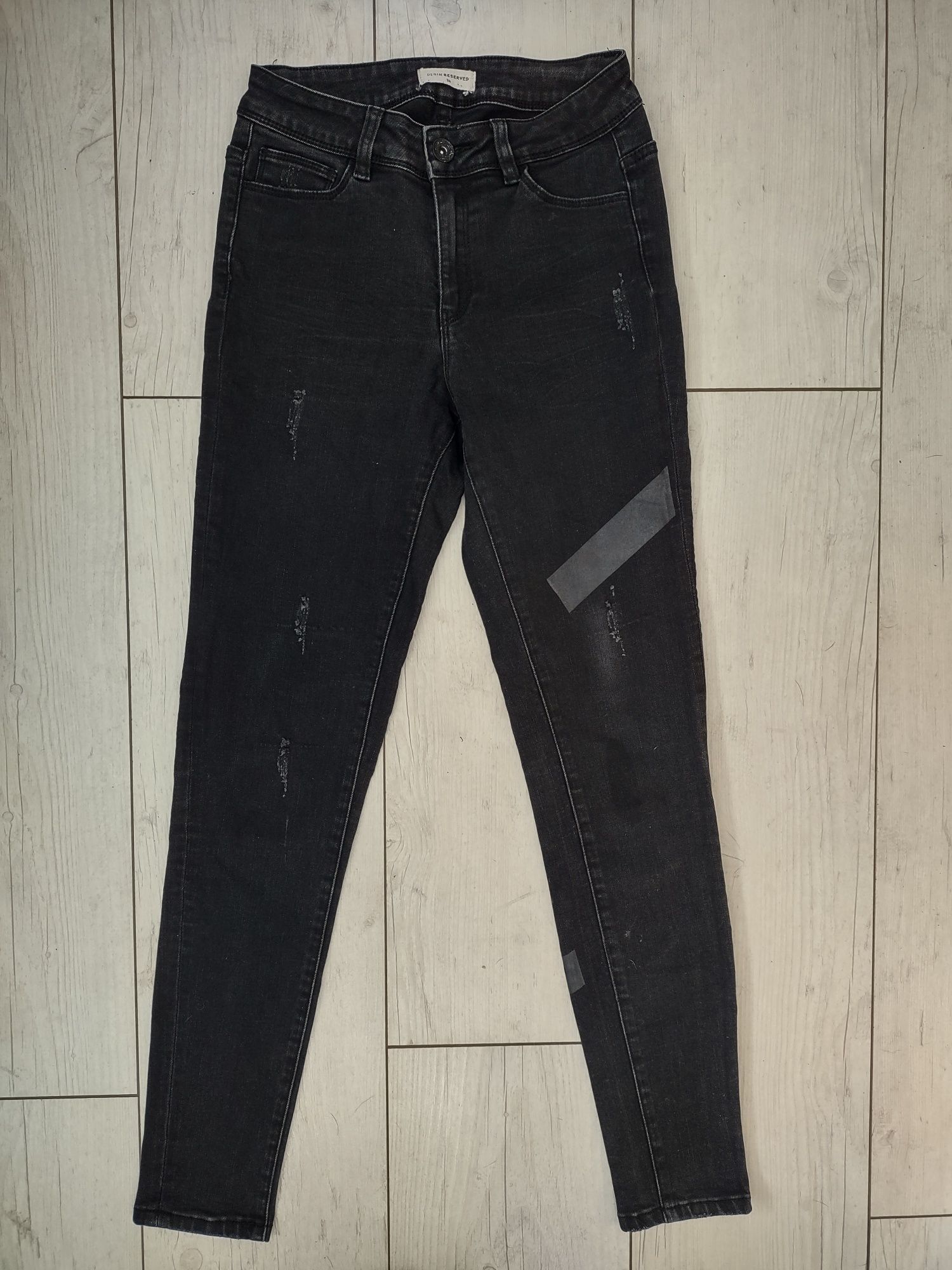 Czarne jeansy rurki skiny dopasowane retro denim vintage przetarcia S