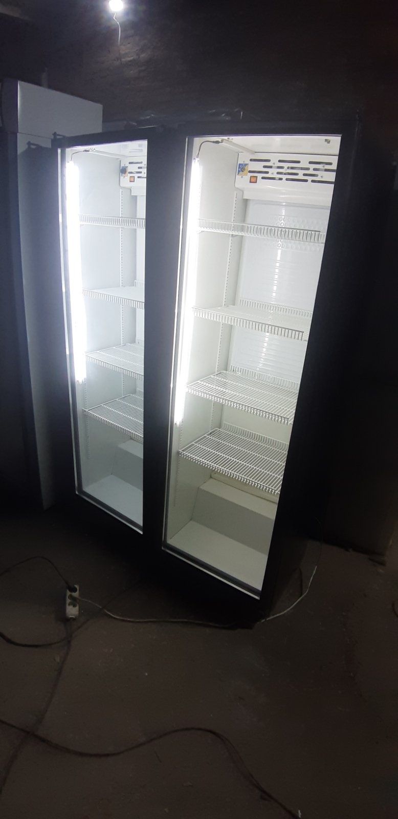 Холодильный шкаф-ветрина