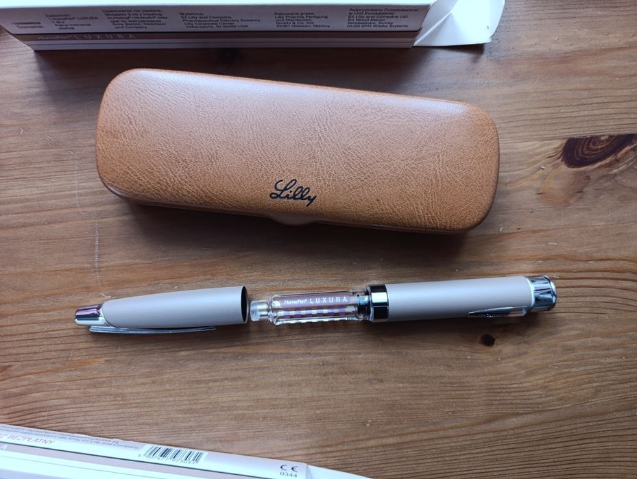 Wstrzykiwacz do insuliny Lilly kolor burgund