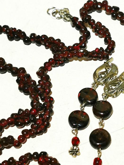 Гранатовые бусы и серьги