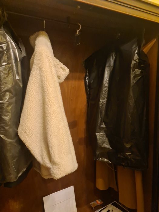 Guarda fatos de madeira de mogno