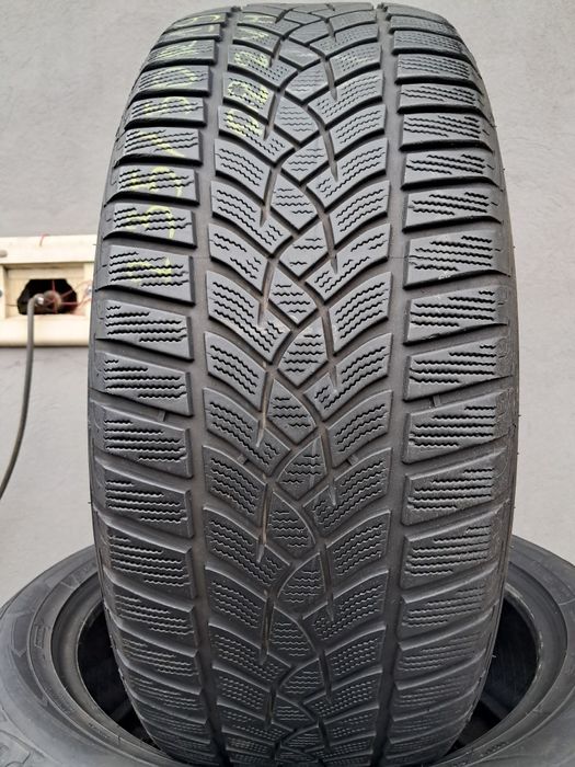 Opony używane 2x 235/50R19 Goodyear UltraGrip Performance + Zimowe