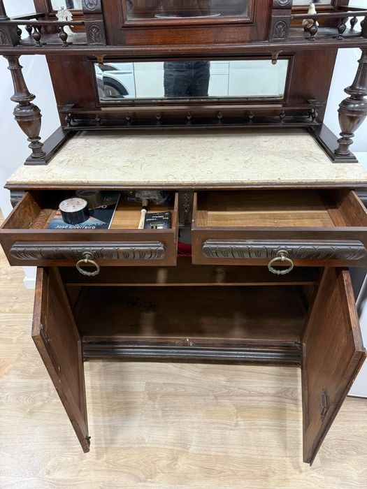 Louçeiro com tampo em mármore