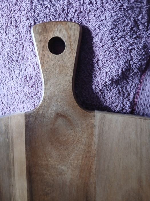 deska do krojenia z drewna akacjowego z uchwytem, drewniana deska