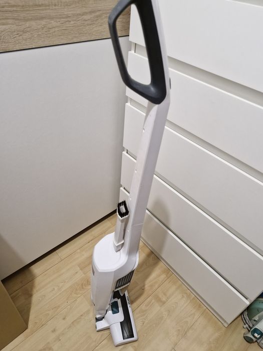 Aspirador vertical ( como novo )